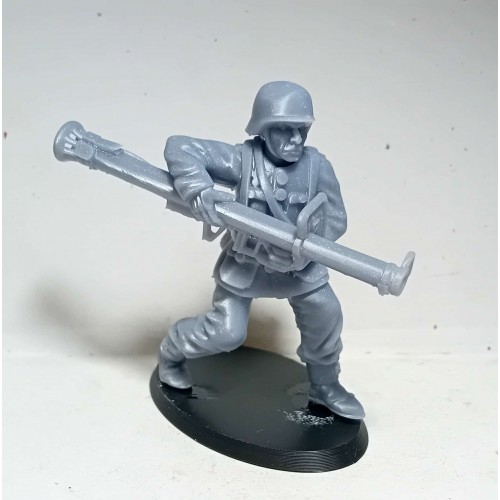 1/32 Finnish Soldier Bazooka Carrier WWII